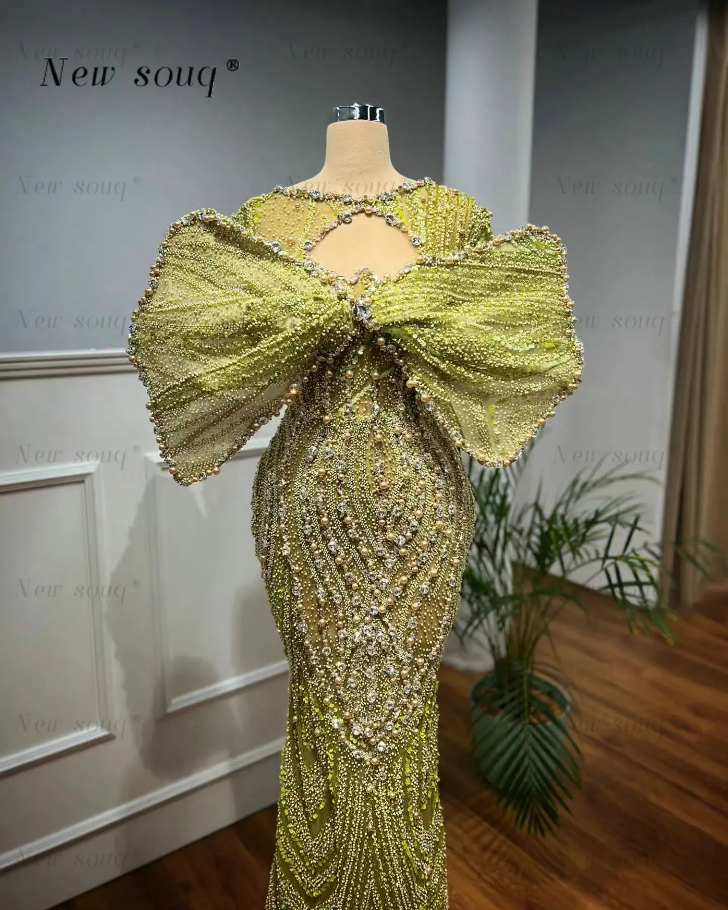 2024 Chartreuse Green Butterfly Mermaid Long Evening Dresses Fashionable Sleeveless Crystals Beaded Prom Gowns for Wedding Party