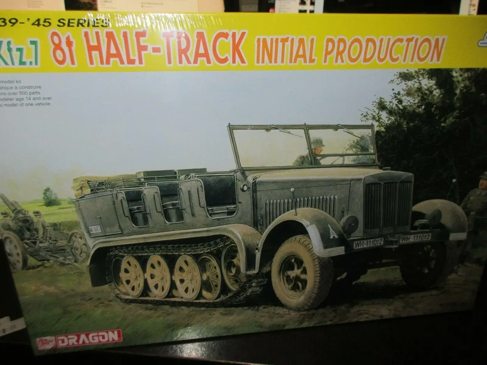 

DRAGON # 6466 1/35th SCALE 8t HALF TRACK Sd.Kfz.7 INITIAL PRODUCTION MODEL KIT