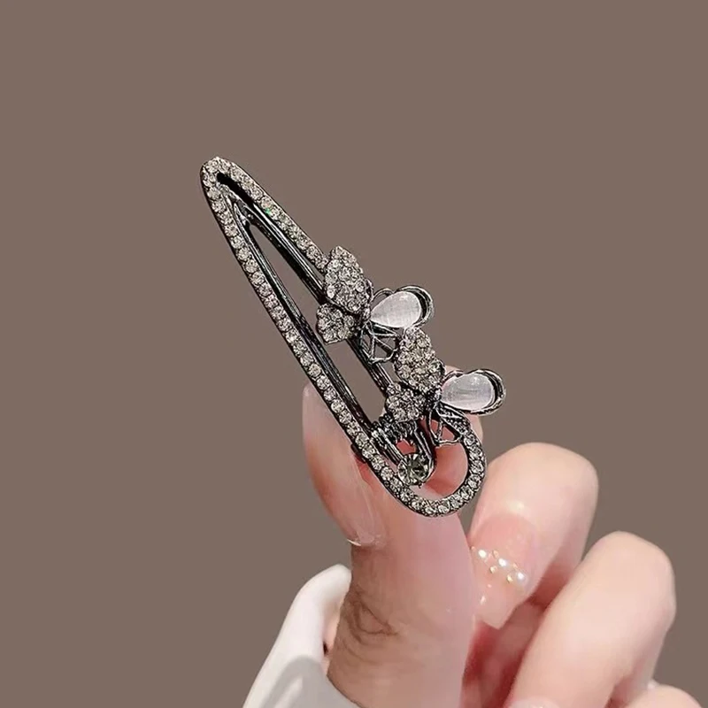 Koreanische Art elegante Strass Schmetterling Blume Haars pangen Haars pange für Frauen neue Seite Clip Pony Clip High-End Enten schnabel Clip – Detail 3