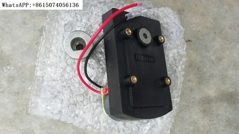 A set of 12V specialized motor and connector bearings for the cold air inlet door of the intensive baking room