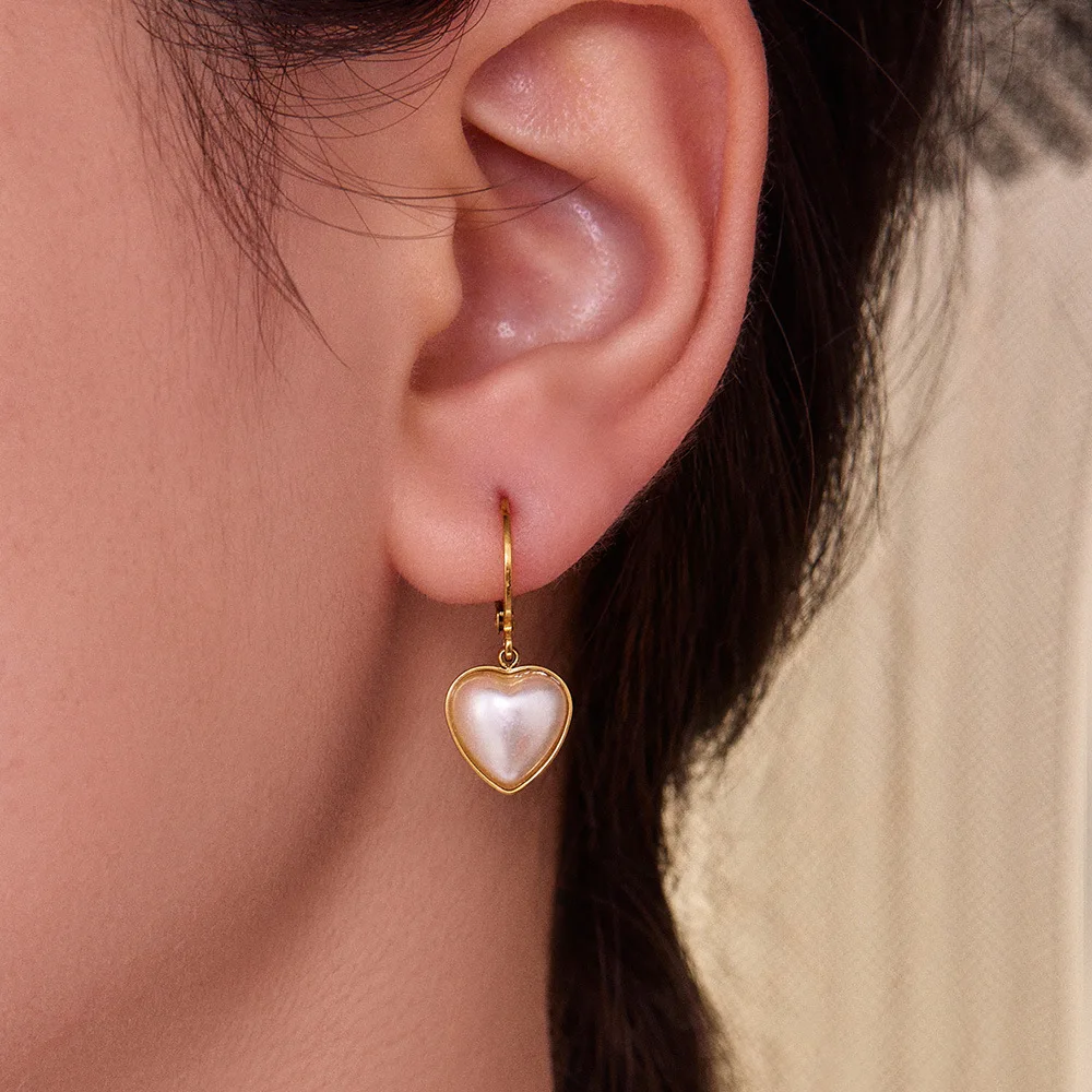 Niche design heart-shaped shell bead earrings, simple and light luxury, fashionable, versatile, stylish and personalized drop ea