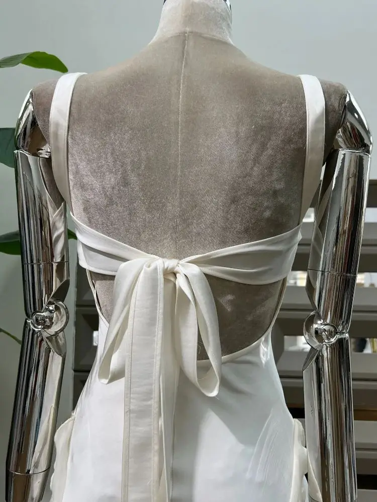 高級女性のベージュ V ネック気質ノースリーブ背中の開いた A ラインスリップロングドレス夏のセクシーなフリルエッジ誕生日ドレス