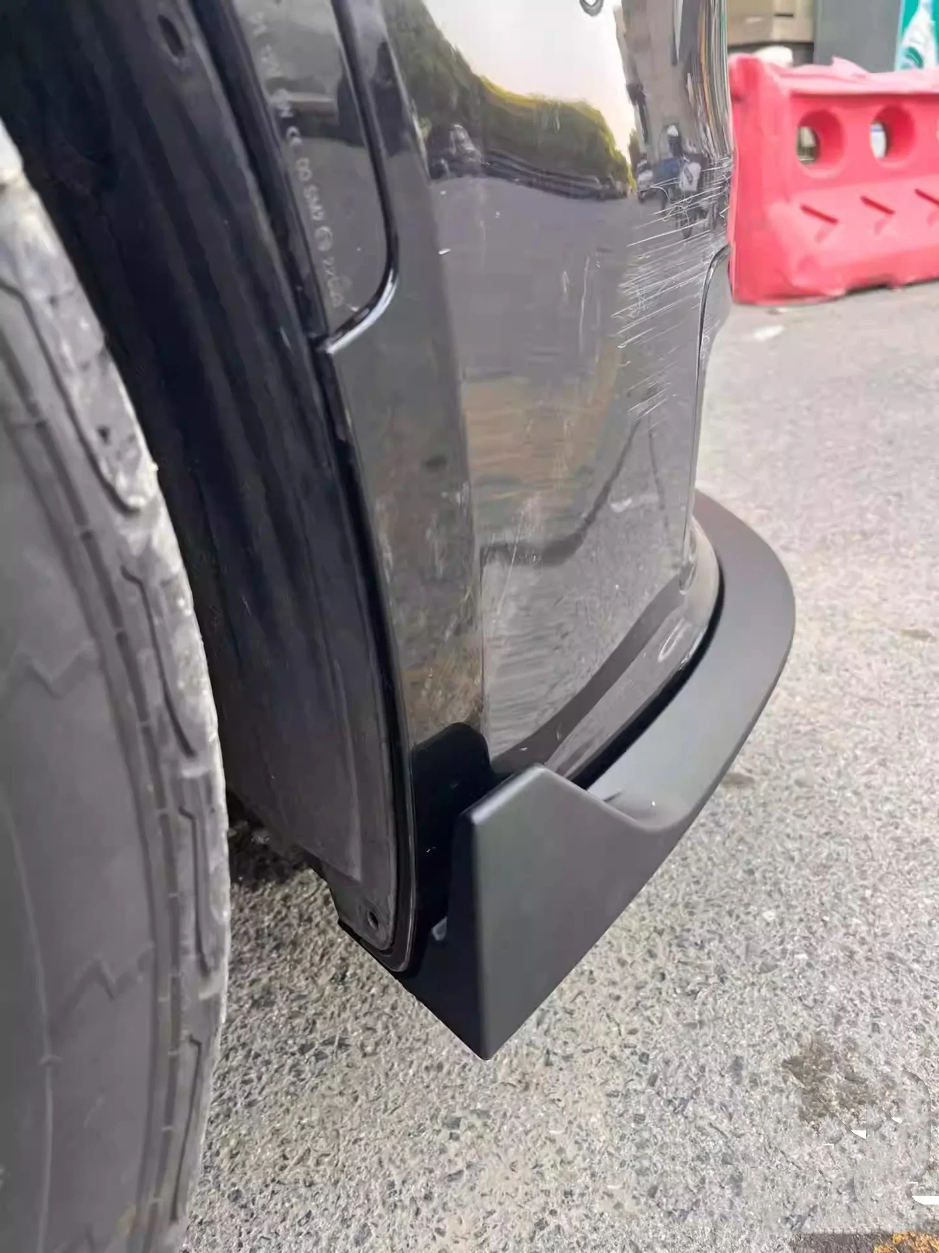 طقم الجسم مادة PP الشفة الأمامية لكرايسلر 300C SRT 15-22 تحويل 23 نمط جديد مجرفة أمامية ملحقات السيارة المحيطة