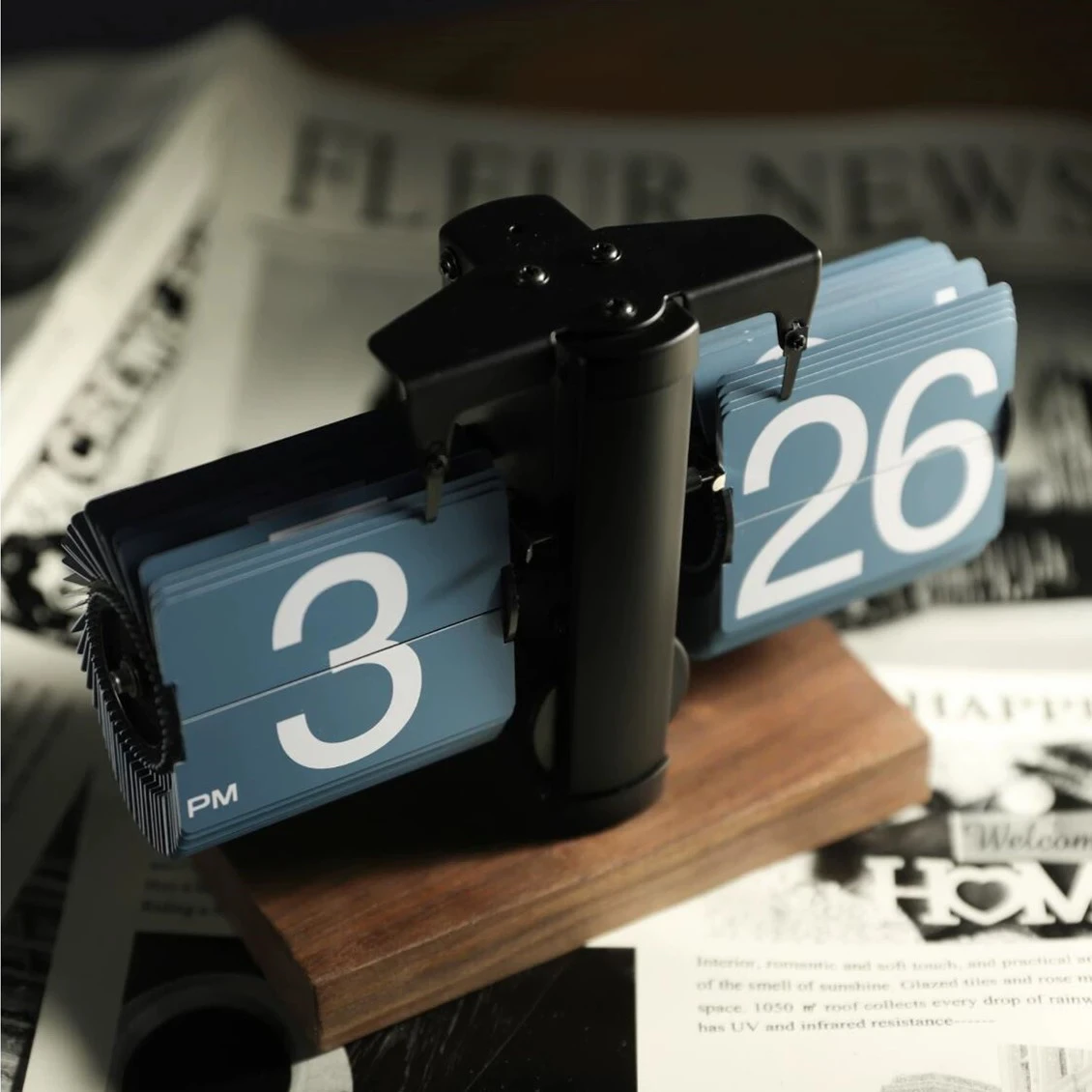 Creative automatic page turning clock clock living room ornament office walnut mechanical home desktop
