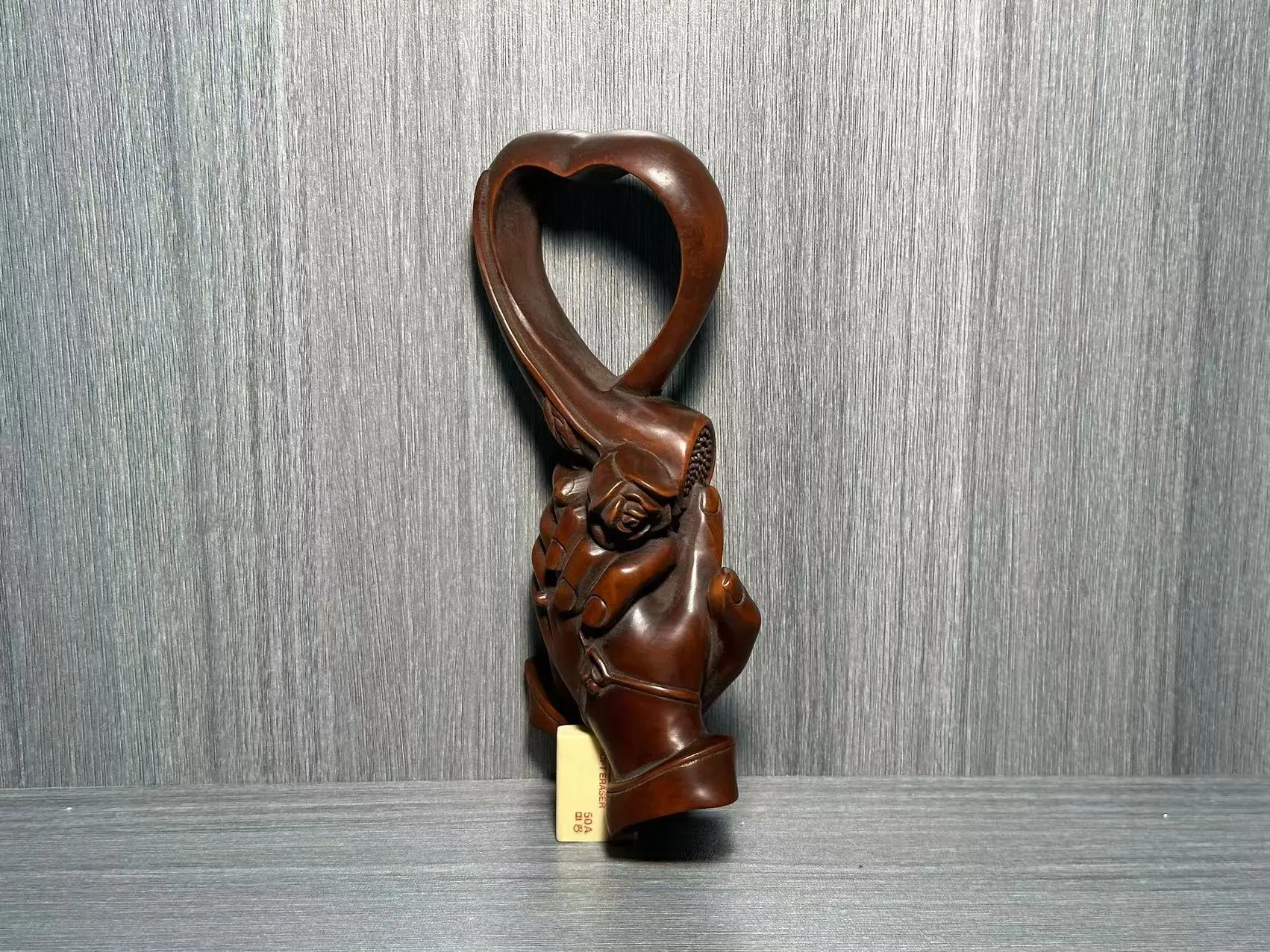 Chinese wood carving boxwood solid wood holding hands forever knot a couple presents hand in hand