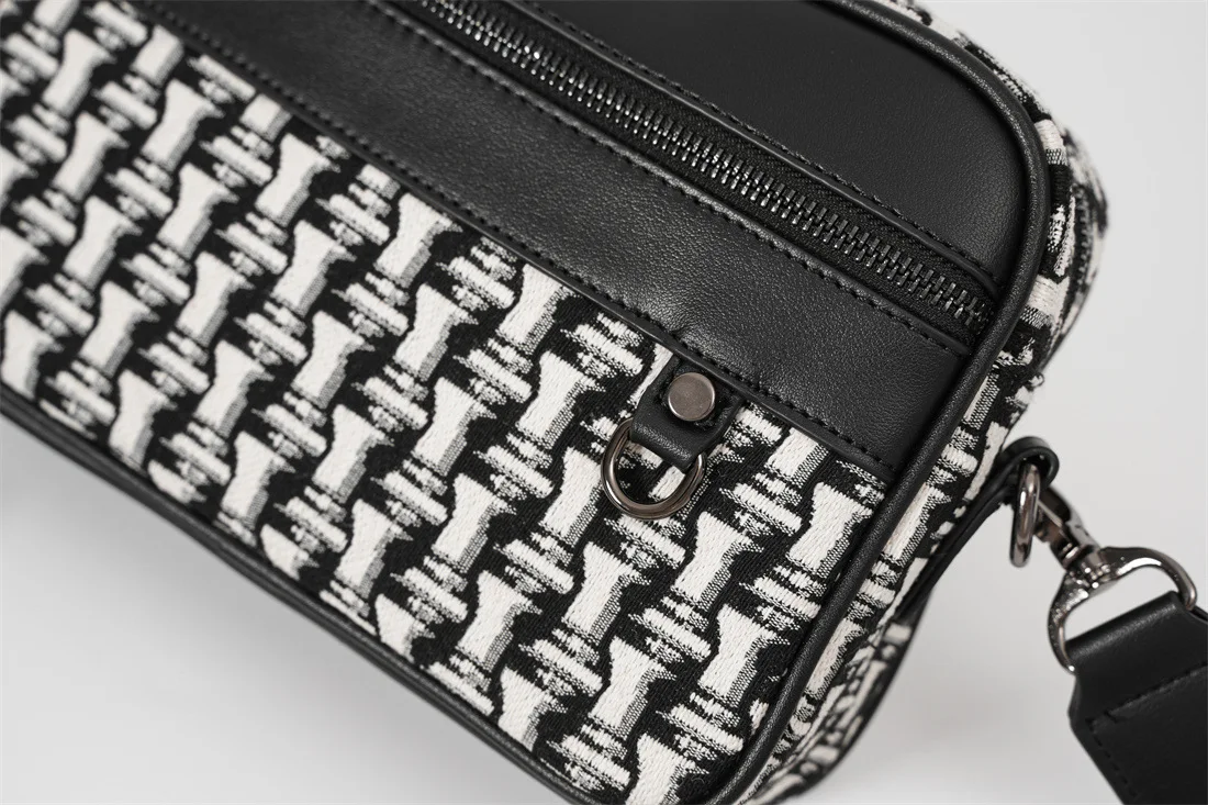 Luxuriöse Umhängetasche im Designer-Stil, Herren-Schultertasche aus Canvas mit Patchwork-Details und PU-Leder, Herren-Schulter-Messenger-Tasche, Handtasche, rechteckige Geldbörse. – Detail 12