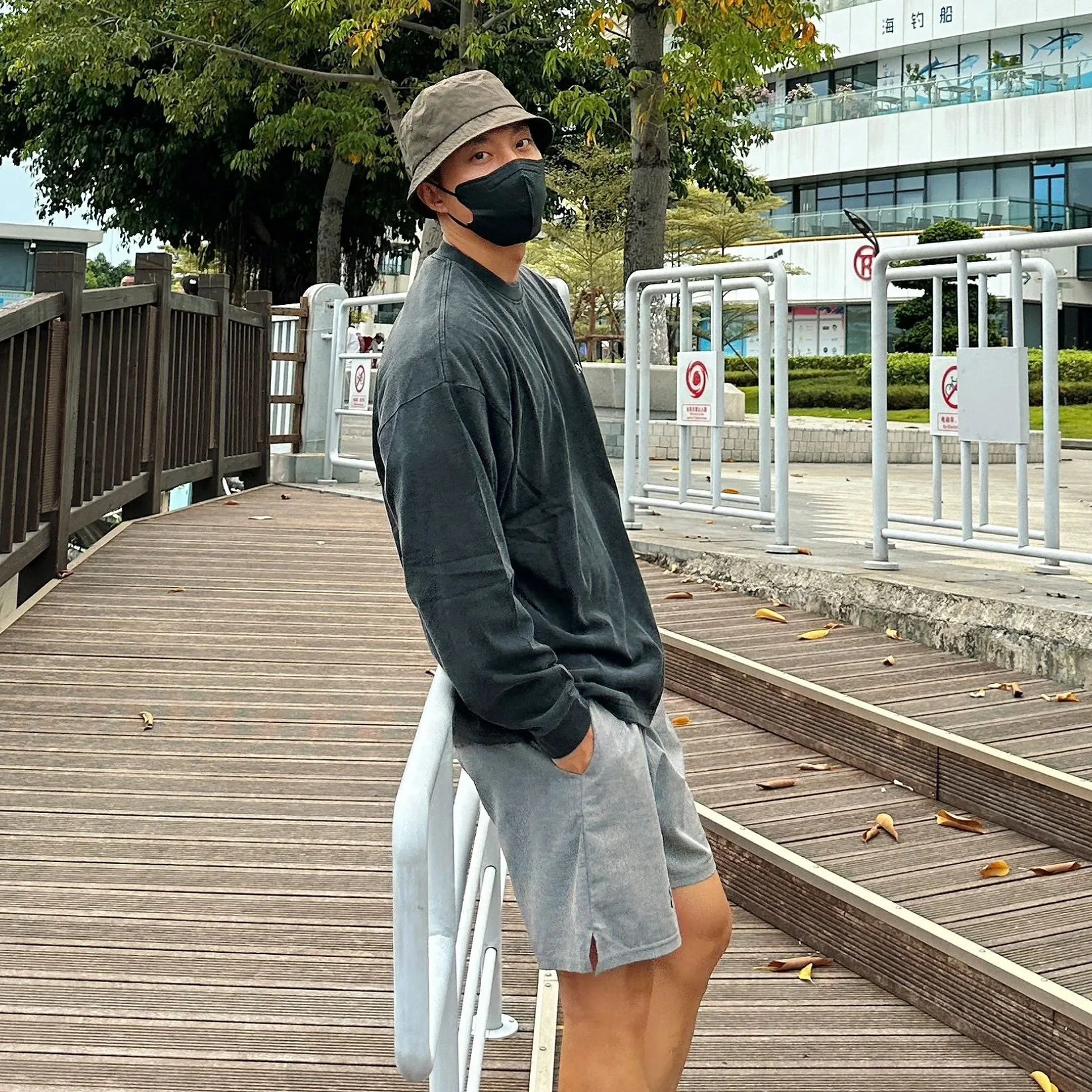 Dark gray Long sleeved T-shirt Men Autumn 2025 New American Street Letter Print T-shirt Casual Loose Y2k Tops Youth men clothing