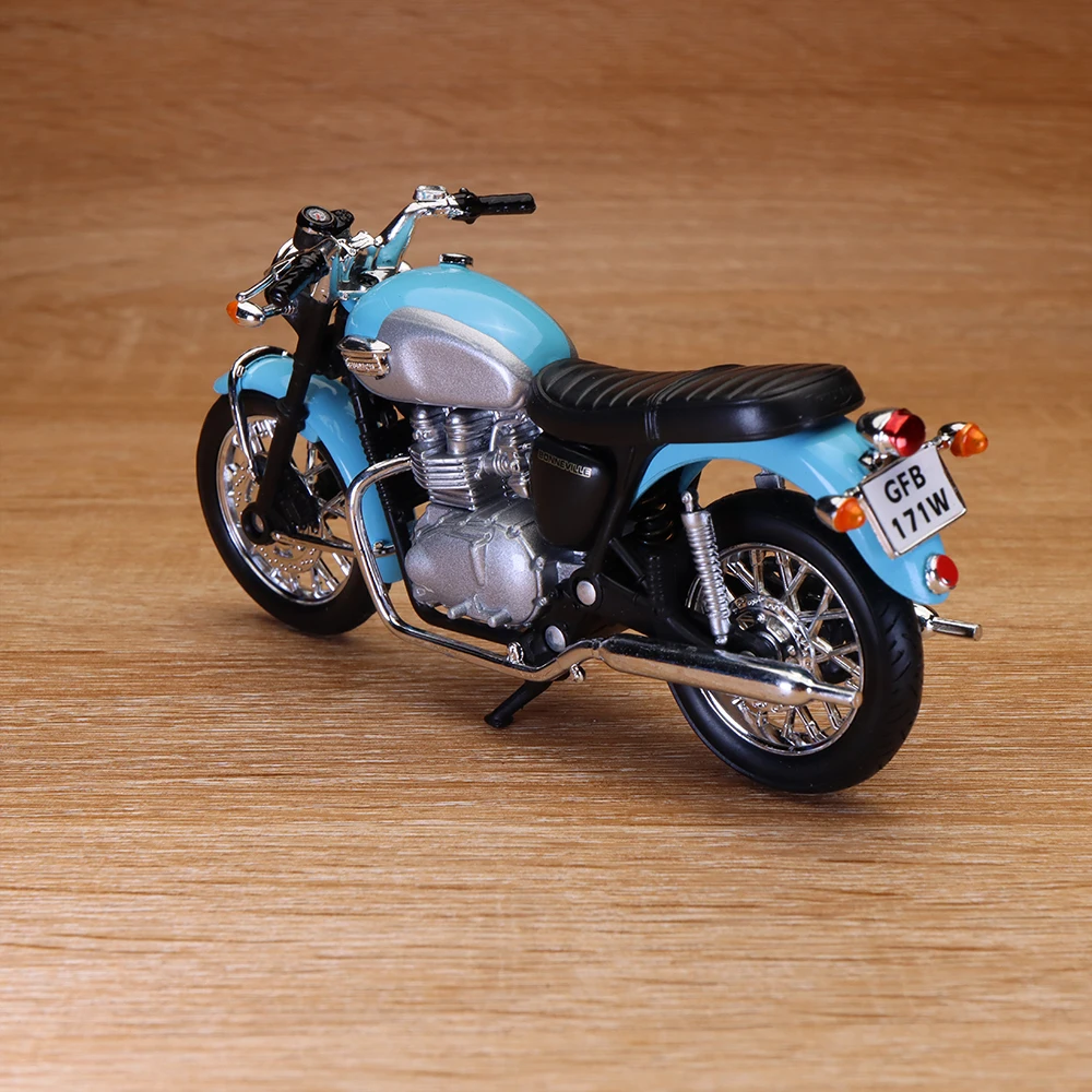 Diecast Alloy Motorcycle Toy 1/18 2002 BONNEVILLE Model