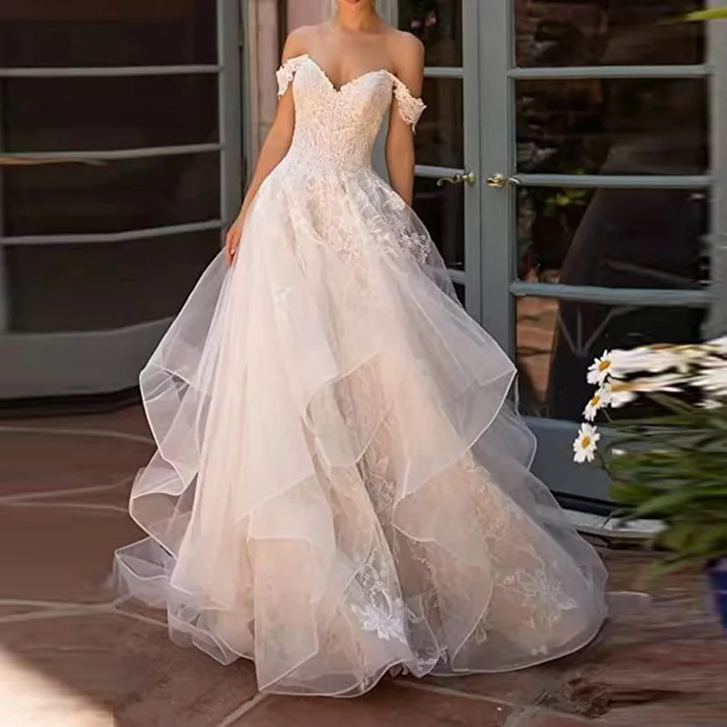 Vestido de novia de encaje con escote Corazón y espalda descubierta para mujer, traje bohemio de lujo con volantes, cola de barrido, 2024