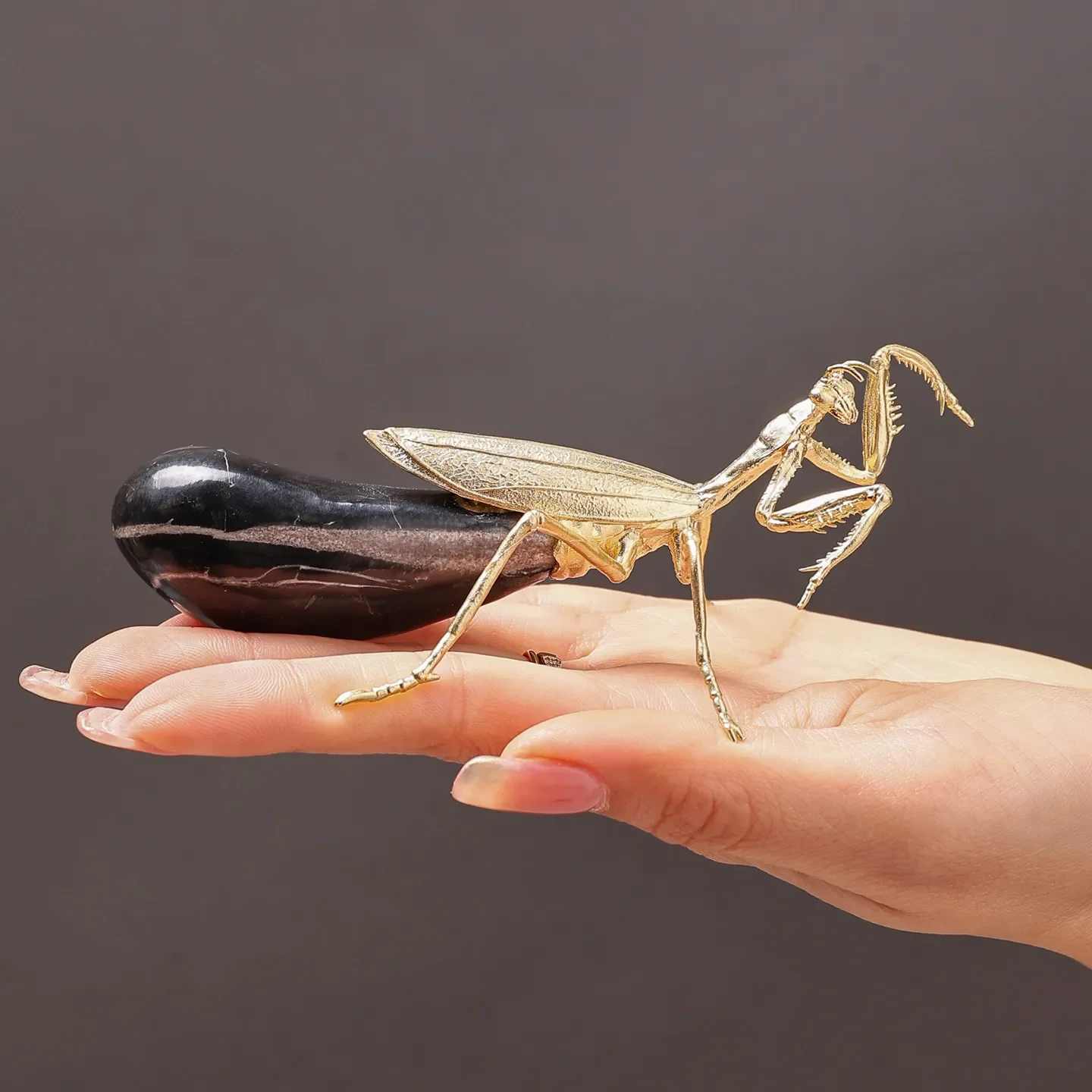 Golden Mantis Handicrafts Simulated Insect Sculpture Marble Mantis Handcrafted Brass Metal Figurine Home Decoration Accessories