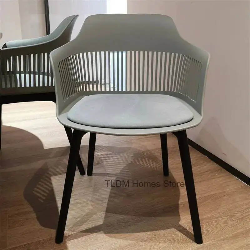 

Стул в скандинавском минималистском стиле, пластиковый обеденный стул для кухонной мебели, простой ресторан, бытовая спинка, мягкая подушка, кресло