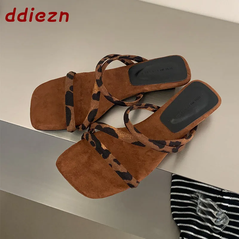 

New 2026 Fashion Square Toe Women Slippers Low Heel Shoes Summer Casual Ladies Slip On Sandals Female Slides Slippers Shoes