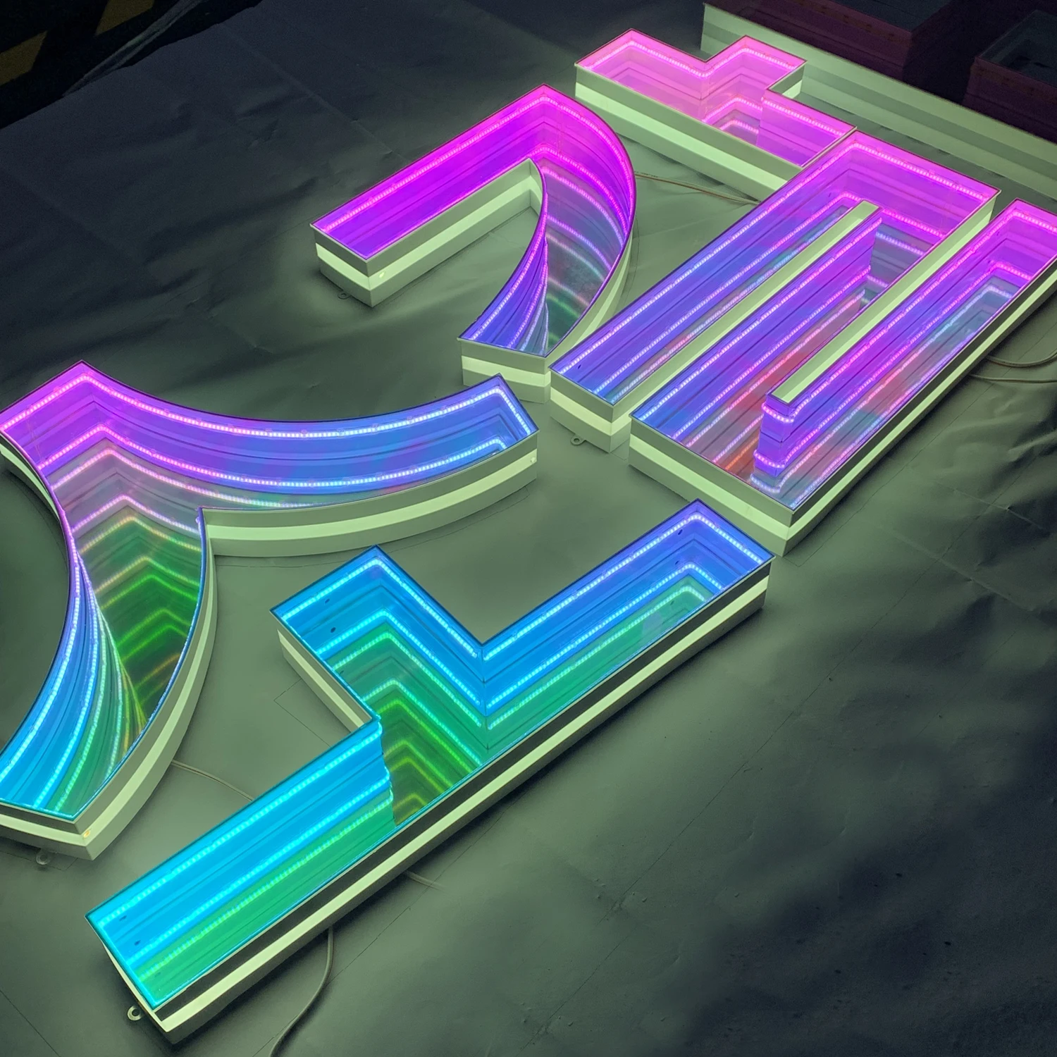 Custom Infinite Mirror Letters Business sign Metal 3D Waterproof Lighting Company Acrylic LED Luminous Letters Digital Sign