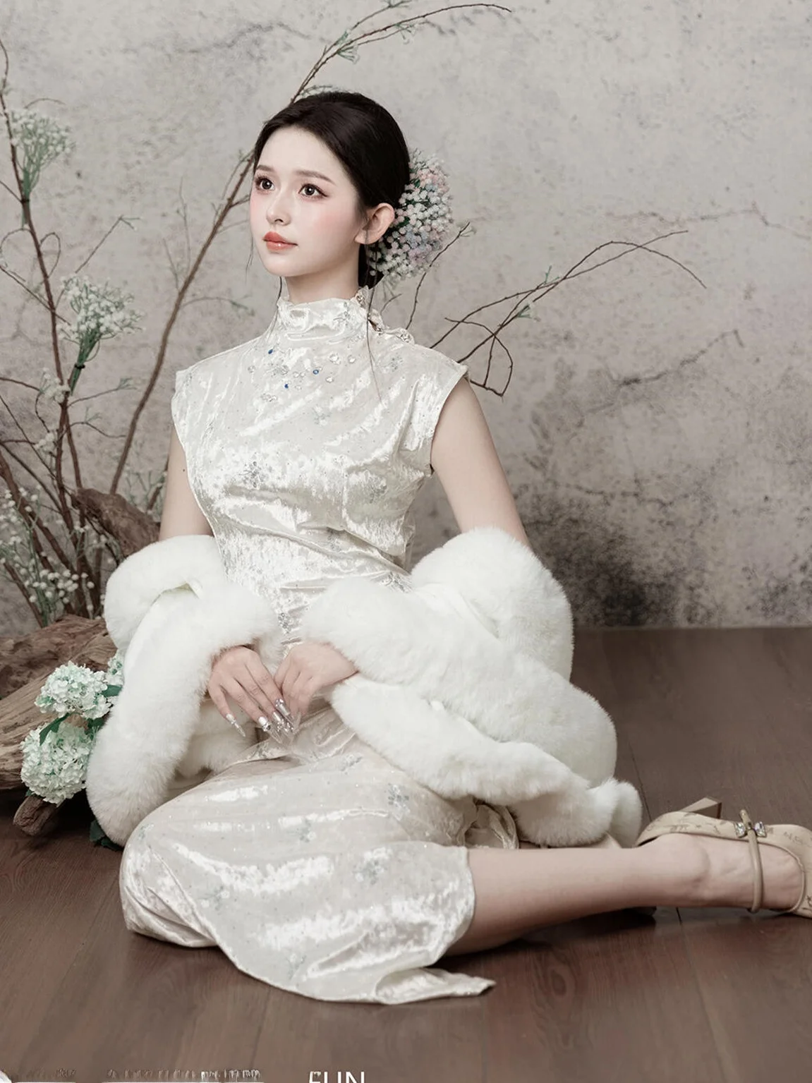 

Ele White with Embroidery Stand Collar for Women Portrait Photoaphy Studio New Chinese Sle Cold Tone