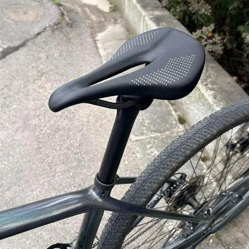 UD Bare Carbon Fahrrad Leichter Carbonfaser-Fahrradsattel Langlebig für Mountainbike, Rennrad und Wettkampf-Radsport – Detail 2