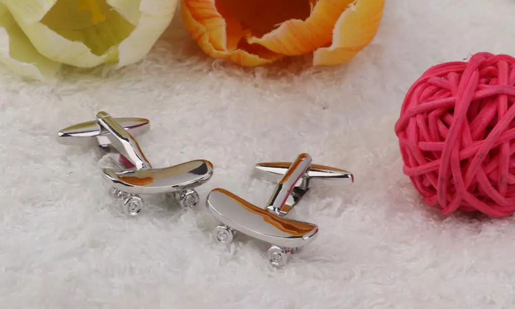 Boutons de manchette en forme de skateboard, en cuivre argenté, boutons de manchette tendance pour hommes, accessoires de costume de mariage, cadeau.