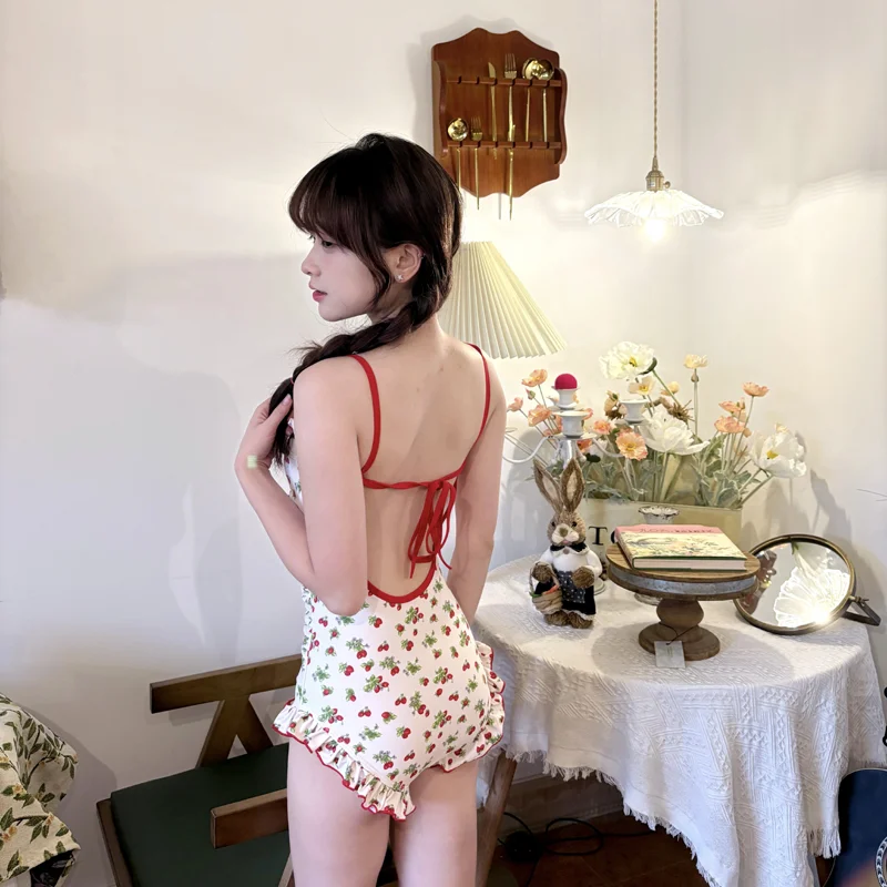 Traje de baño bonito de una pieza Kawaii para niñas, traje de baño Y2k con estampado de fresa dulce, traje de baño sin espalda con lazo para mujer
