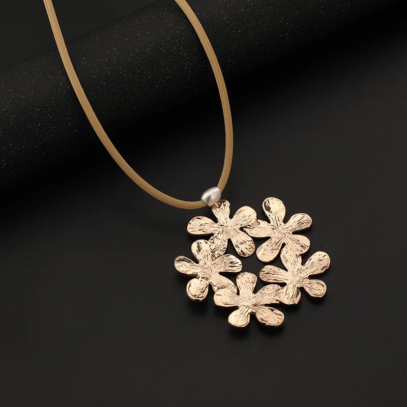 Vintage Long Collares Suspension Pendants Chains Necklace with Cute Gold Color Flowers Korean Fashion Jewelry for Women Gothic