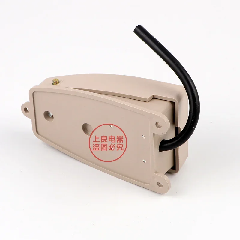 

AC 380V DC 220V SPDT Momentary Control Foot Pedal Switch EKW-5A-B for Spot Welding Machine