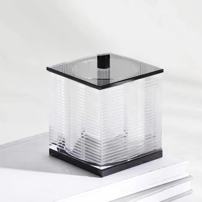 Quadrato di cristallo moderno, semplice e creativo, barattolo di caramelle, ornamento di cristallo da tavolo nella stanza modello dell'ufficio vendite