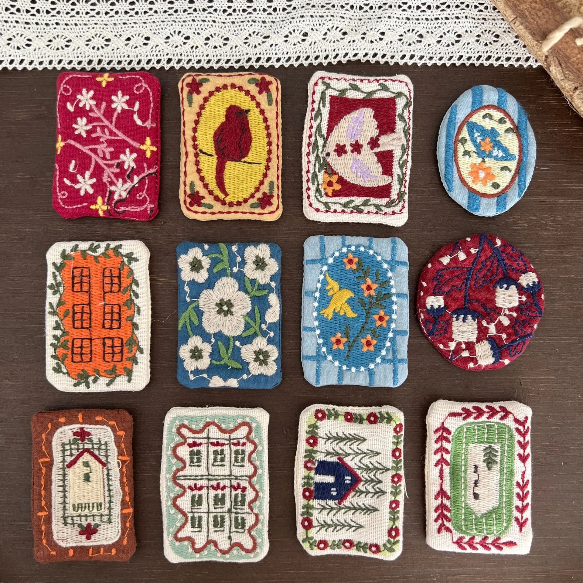 Embroidered Animal Patch 1PCS New for Women Fabric Versatile Fresh Vintage Cute Flower Square Bag Hair Accessory Decor Durable