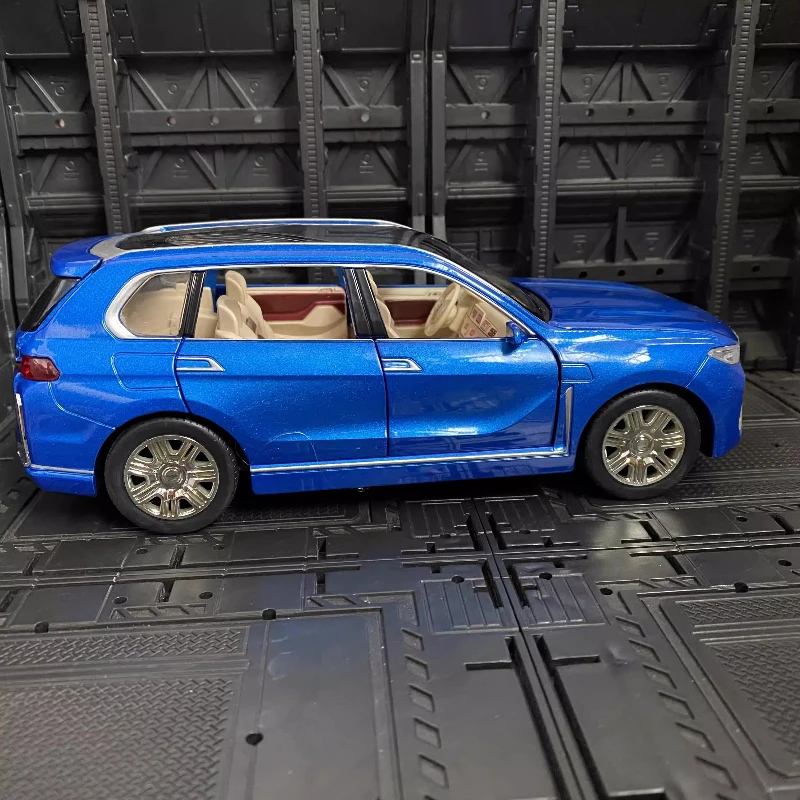 

Модель автомобиля 1:24 X7 SUV, имитация, литая металлическая модель из сплава, со звуком и светом, откатным механизмом, коллекционная, детская игрушка, подарок