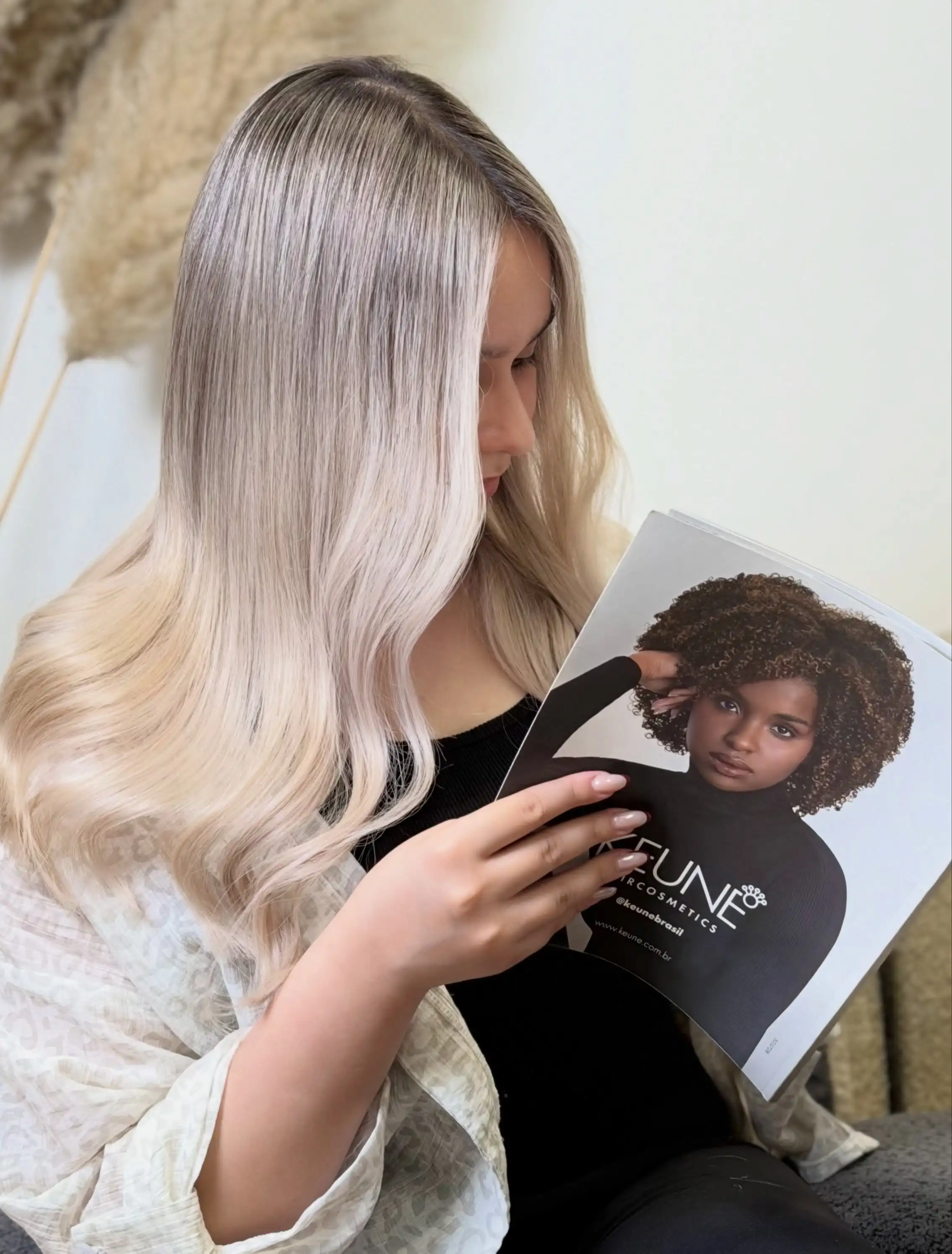 Light Brown to Blonde Ombre Synthetic Wig for Women with Natural Wave HD Frontal Lace 200% Density Long Colorful Wig