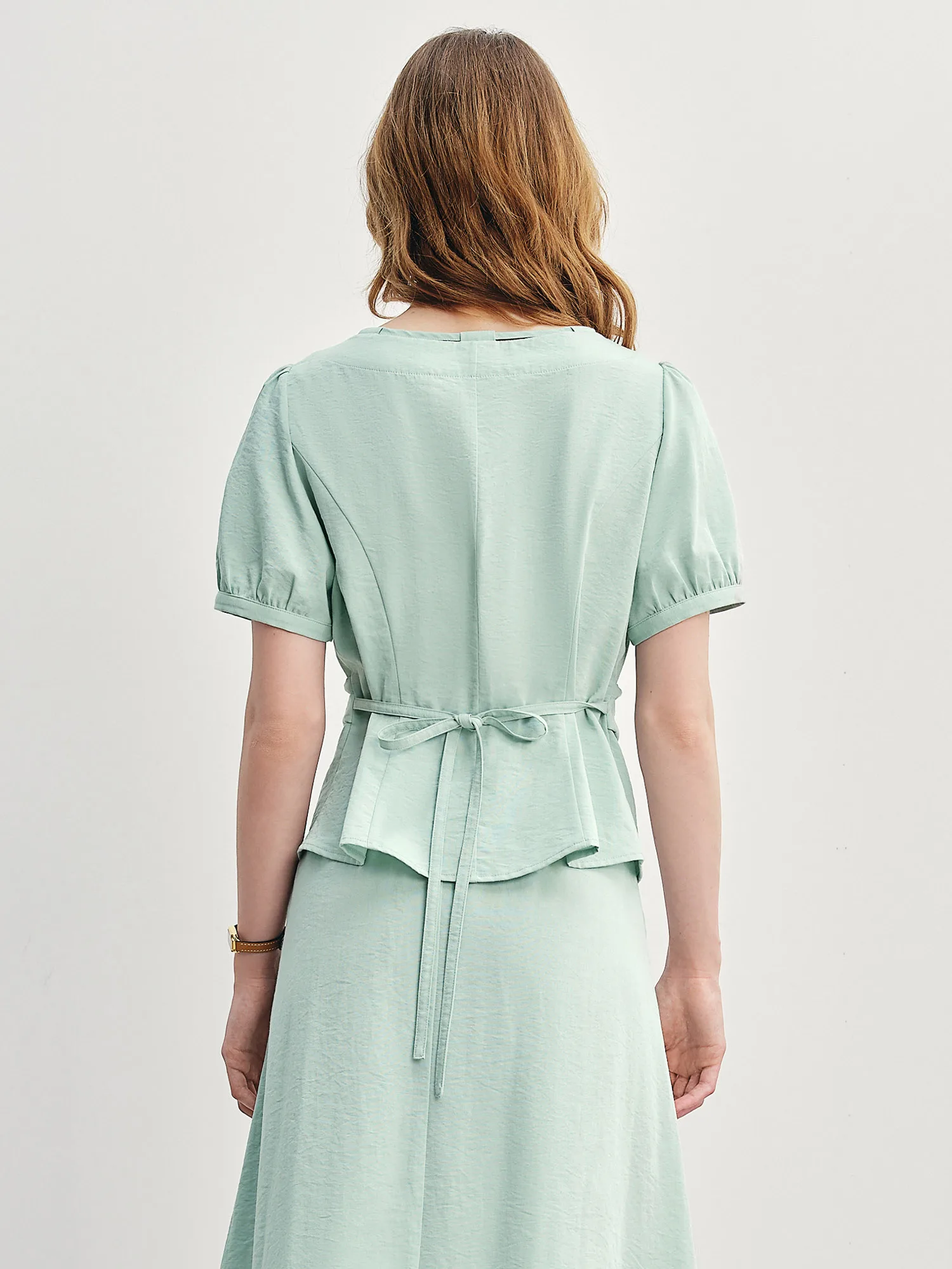 DUSHU costume de banlieue à la mode pour femmes en été avec chemise à manches courtes à taille plissée et jupe slim trapèze 25DS82997