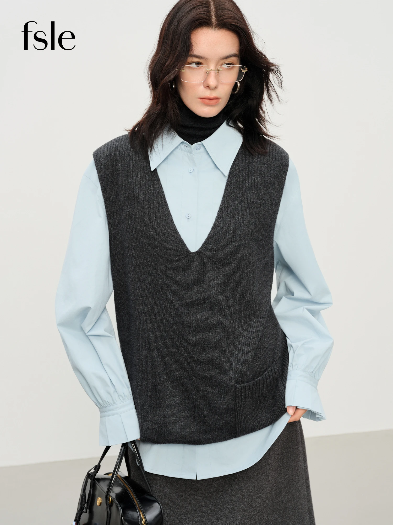 

FSLE Autumn Oversized V-Neck Knit Vest for Women 2025 Winter New Sleeveless Pullover Slimming Layering Piece Loose Fit Tank Top