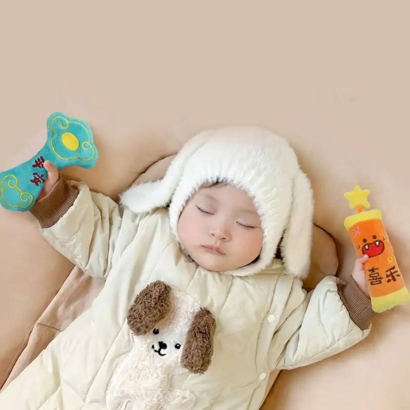 bé làm dịu đồ chơi rầm rộ để giảm phản xạ giật mình và tăng cường sự thoải mái cho giấc ngủ với thiết kế cầm tay mềm mại