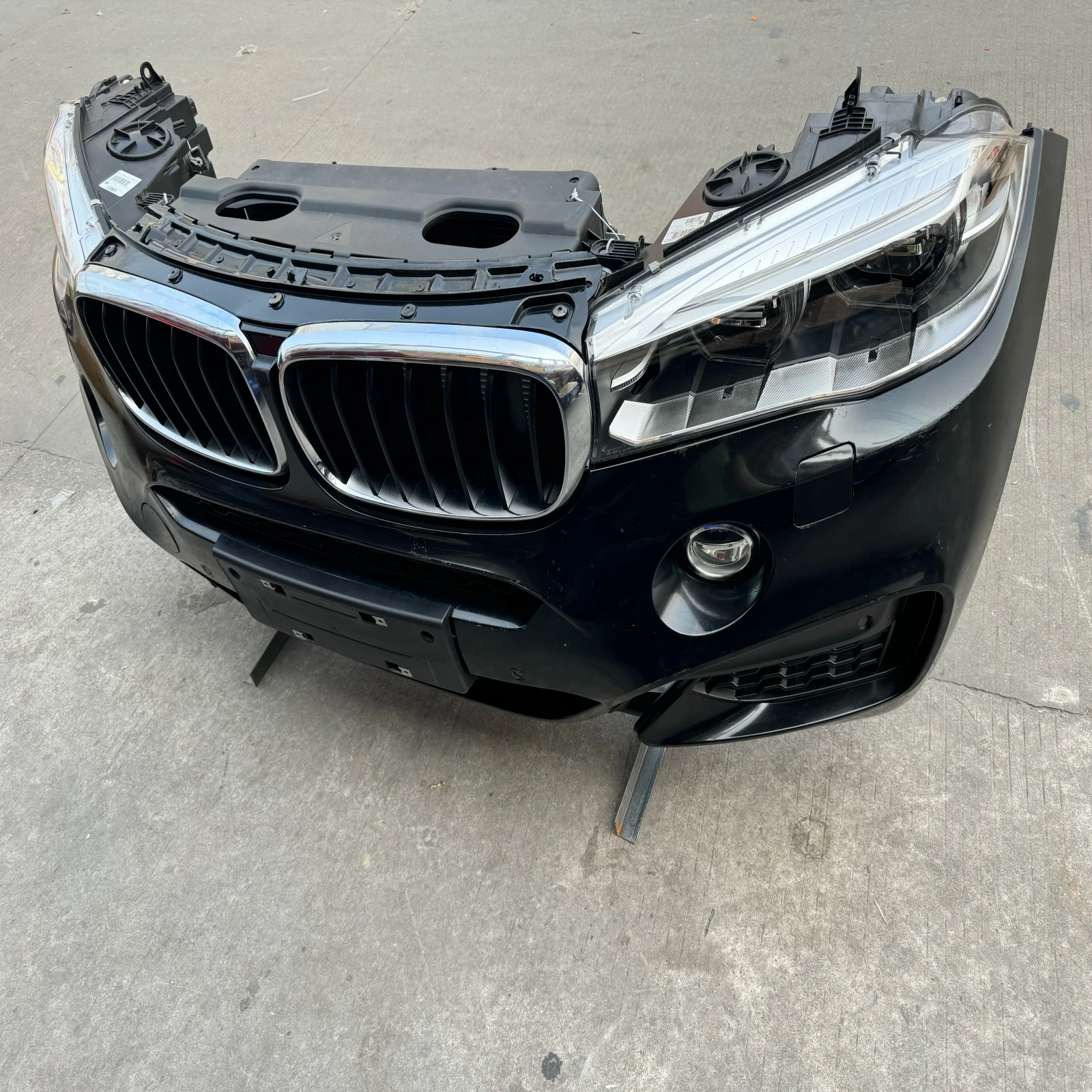 Classico di alta qualità X6 F16 Sport Front Face Assembly Paraurti centrale Mesh Radiatore Fascio anticollisione Ventilatore elettronico