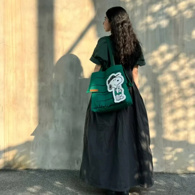 Starbucks Snoopy-Bolso de mano de gran capacidad con estampado de nailon, bolso de hombro de ocio con pago conjunto, estética perezosa de dibujos animados, 2025