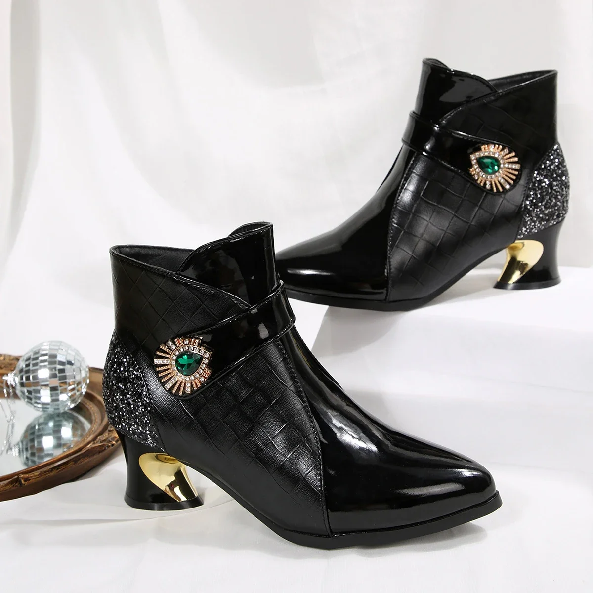2025 جديد إمرأة حذاء من الجلد كعب سميك المعادن الترتر الأحذية اللاتينية الدافئة أشار تو حجر الراين أحذية للنساء أحذية أنيقة فاخرة
