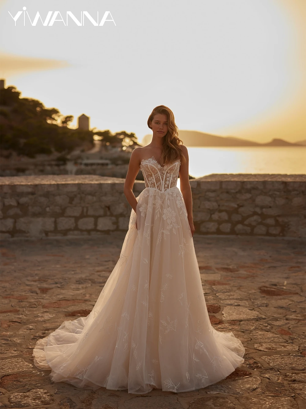 

Shiny Lace Appliques A-line Long Wedding Dress Romantic Sweetheart Neck Bridal Gown Customized New Backless Dresses For Bride