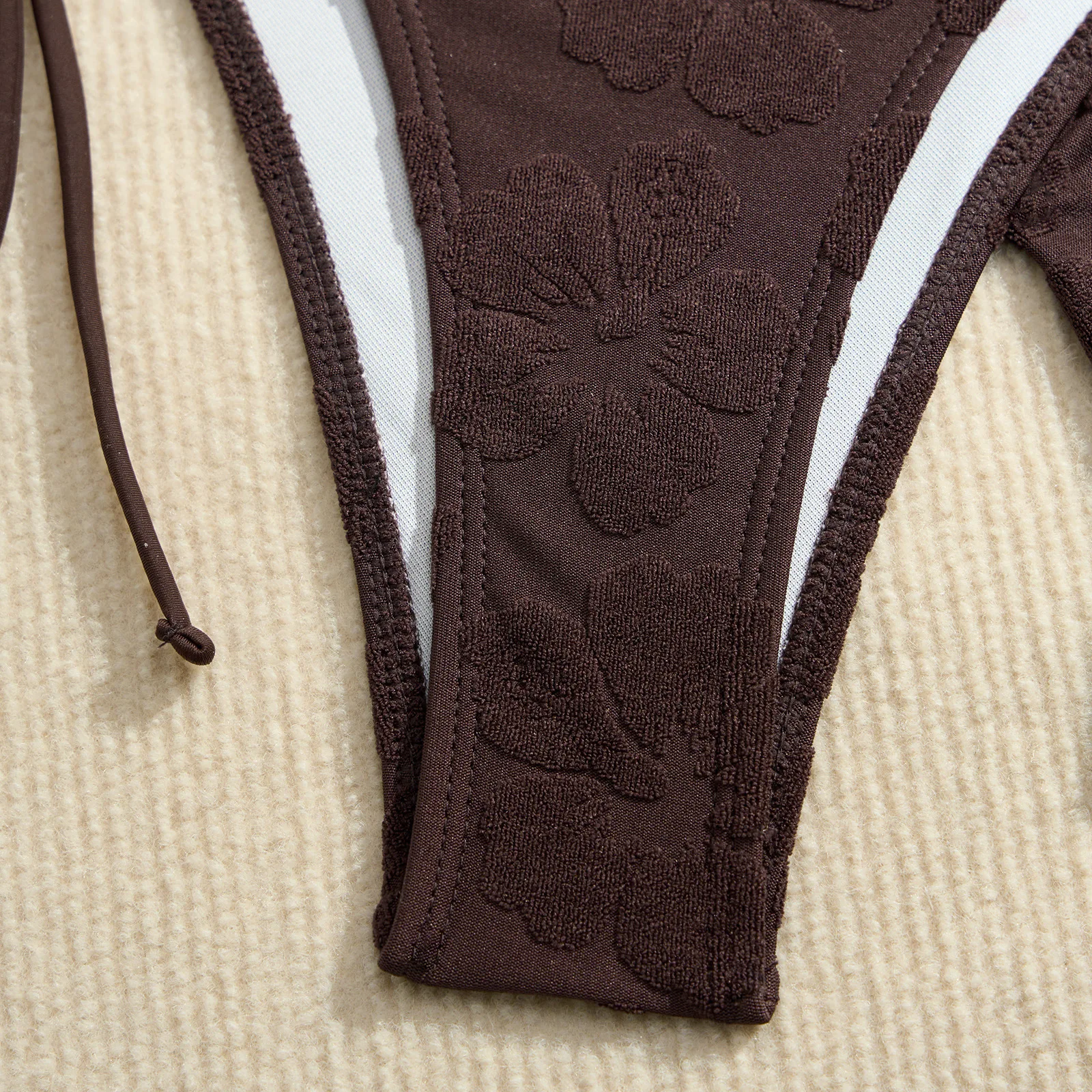 ชุดบิกินี่เซ็กซี่สำหรับผู้หญิง ชุดบราแบบผูกคอ ชุดกระโปรง 3 ชิ้น ชุดว่ายน้ำแบบคลุม ชุดว่ายน้ำแบบจีสตริง ชุดว่ายน้ำทรงสามเหลี่ยม บิกินี่ชายหาด ชุดว่ายน้ำสำหรับผู้หญิง