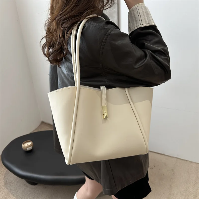 2025 New Early Spring Fashion Simple Retro Casual Large Capacity Commuter Underarm Tote Shoulder Bag Women Handbags