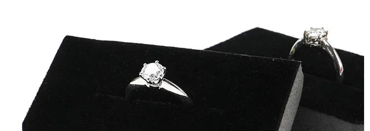 Fluwelen sieradendoosje voor ringen en oorbellen presentatie_voghion.com
