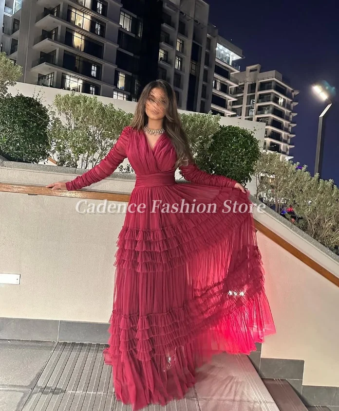 فساتين سهرة عربية أنيقة مخصصة بأكمام طويلة باللون العنابي للنساء، فساتين طويلة على شكل حرف A من الدانتيل في دبي، فساتين حفلة موسيقية