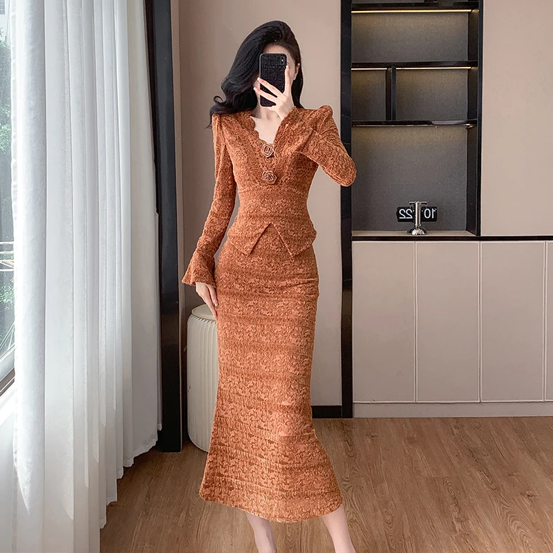 Fashion Autumn Jacquard Lace Two Piece Set New Fashion Women V Neck Rose Red Flare Sleeve Split Tops + Long Party Skirt Suits