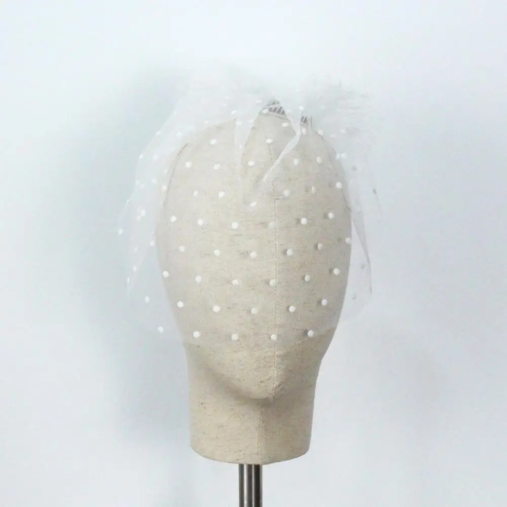 Accessoires de cheveux vintage pour patients de mariage, voile de cage à oiseaux en tulle avec nœud papillon, pièce de sauna, mini chapeau de mariée, point blanc et noir