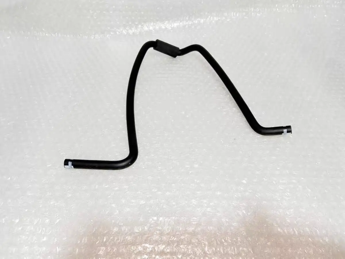 Auto parts Suitable for  Geely 09-17 Emgrand EC715/18 Expansion Tank Connecting Hose, Auxiliary Reservoir Connecting Pipe
