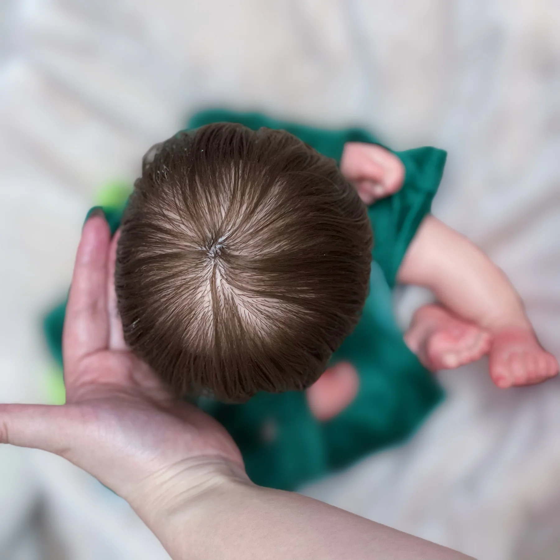 40CMの開口部のあるシリコン製女の子の人形、植毛済み、塗装済み、とてもキュートでリアルなシリコン製リボーンドール、子供へのプレゼントに
