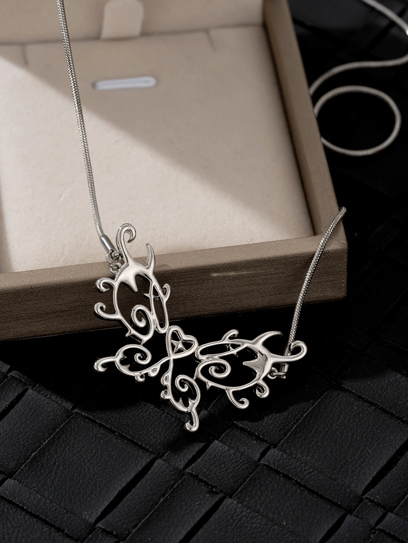 Sexy Y2K Butterfly Decoration Round Snake Waist Chain Charm Girl Ball Party Body Jewelry Accessories