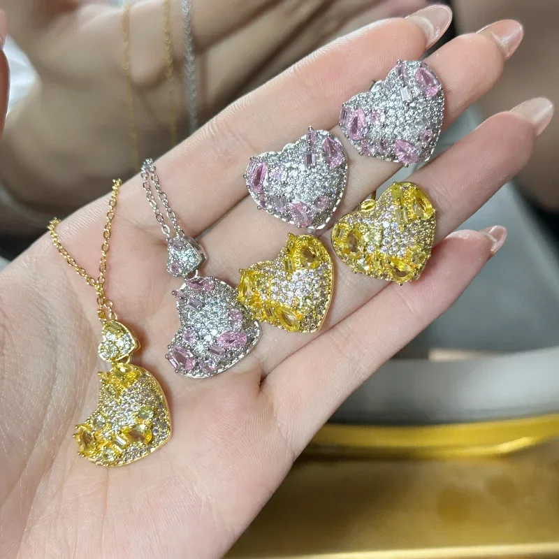 

MDL Moissanit. style Industries new 18k love heart micro-set with gold and yellow diamonds is fashionable and cool.