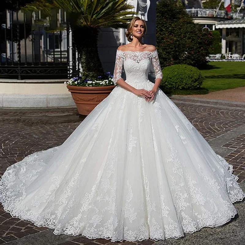 Customized Ashley Carol Ball Gown Wedding Dresses Boat Neck With Jacket Luxury Chapel Train Vintage Lace Princess Bridal Gowns