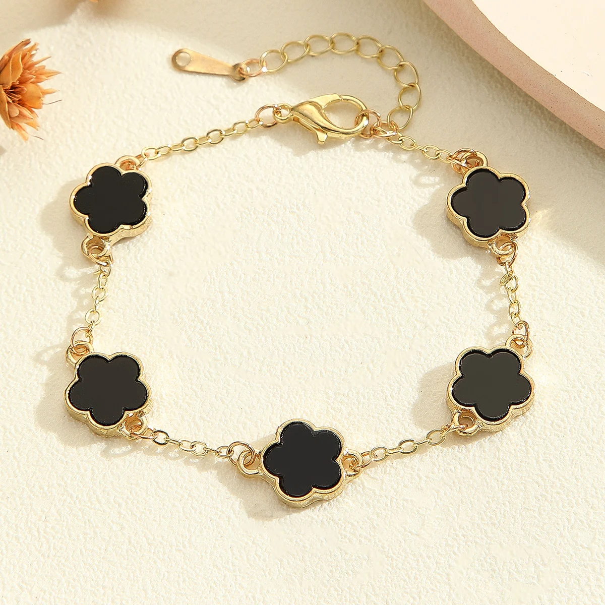 1Pcs Fashionable Accessible Luxury High-End Couple Lucky Five-Leaf Clover Shell Flower Bracelet