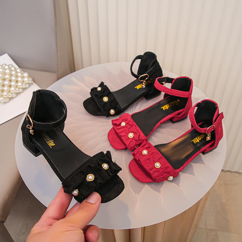 

Детские босоножки на высоком каблуке для малышей, лето 2024, модные повседневные сандалии с открытым носком и декоративными складками из бисера для девочек.