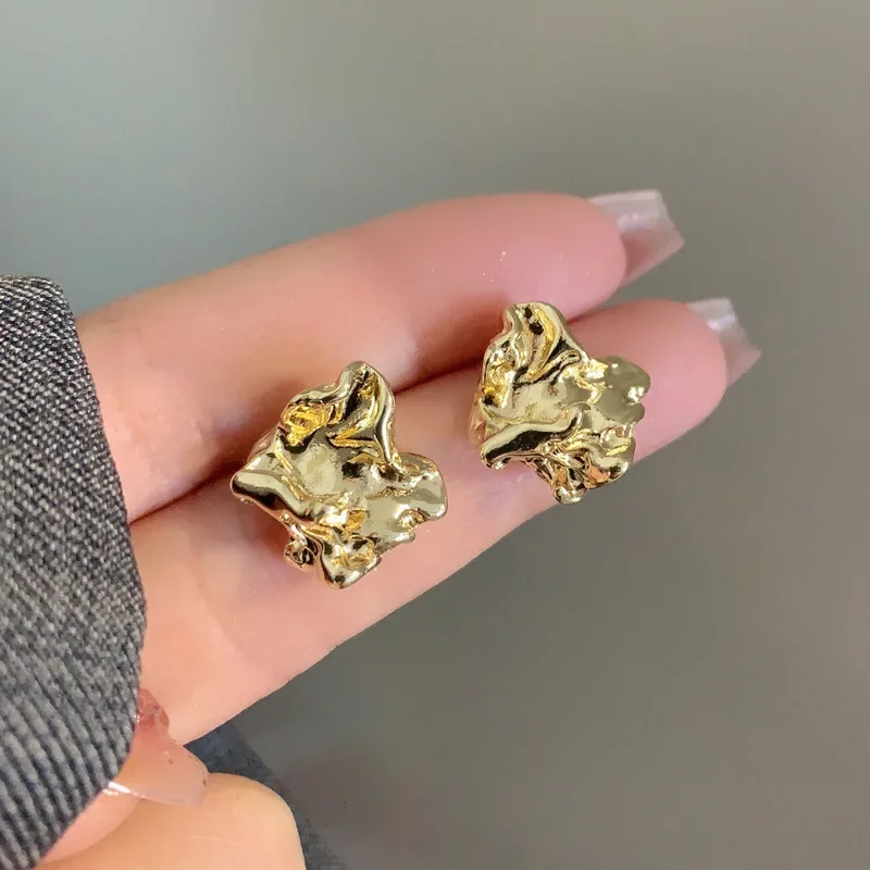 

Серьги-гвоздики из металла с неровными складками и эффектом мятости, в корейском стиле, для женщин, модные, индивидуальные, ювелирные украшения