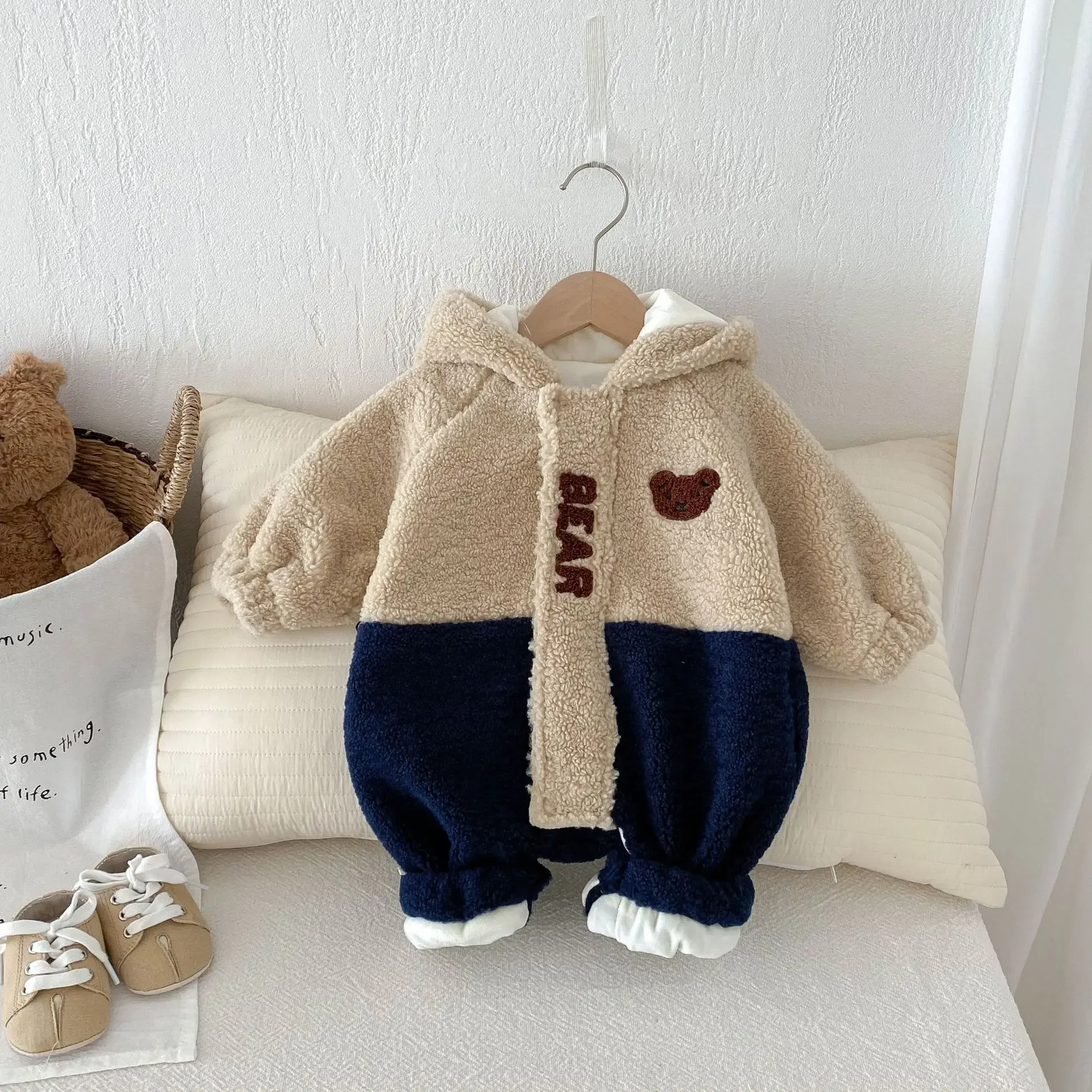 2024 Winter New in Infant Baby Boys Thicken Warm Cartoon Bear Patchwork Hooded Jumpsuits , Toddler Kids Fashion Clothing 0-24M