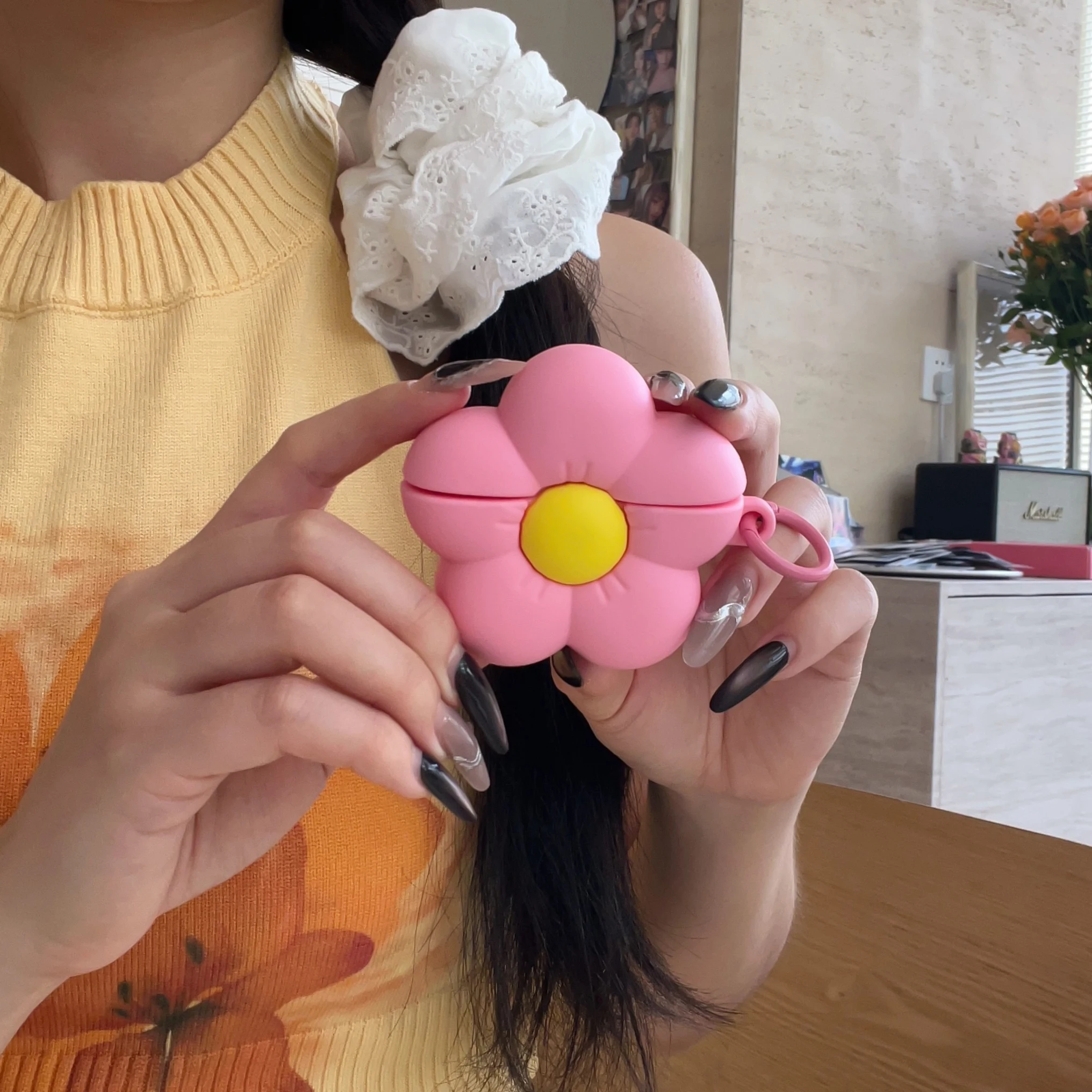 

Pink Flower Key Chain Soft Silicone Gel Earphone Shockproof Cover Case for AirPods 1 2 Pro 3 (2021) Pro 2 4 Earpods Earbuds
